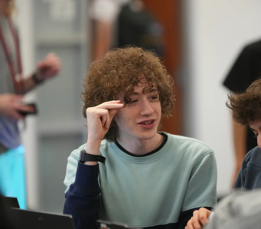 Сэм, 17, Сингапур